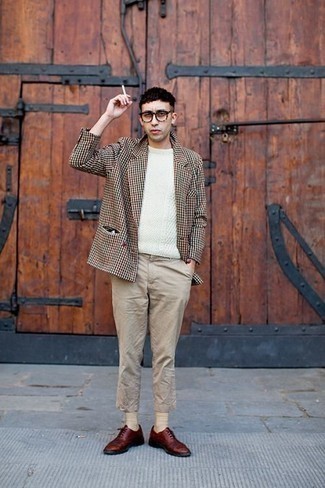 Men's Beige Houndstooth Blazer, White Cable Sweater, Beige Chinos, Burgundy Leather Oxford Shoes