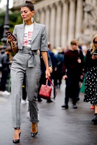 Como Combinar Unos Zapatos De Tacon Con Una Camiseta En Primavera