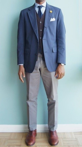 Tobacco Cardigan Outfits For Men: A tobacco cardigan and grey chinos are a great combo that will carry you throughout the day. To add some extra zing to this getup, add a pair of brown leather oxford shoes to this outfit.