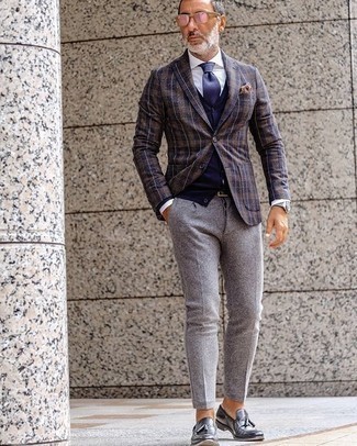 Grey Wool Chinos Outfits: Turn up your menswear game by teaming a navy plaid blazer and grey wool chinos. Breathe a hint of refinement into your ensemble by slipping into a pair of charcoal leather tassel loafers.