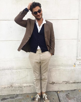 Beige Chinos Smart Casual Outfits: Choose a brown plaid blazer and beige chinos to create an effortlessly stylish and modern-looking outfit. Not sure how to finish off? Add brown suede low top sneakers to this look for a more casual vibe.