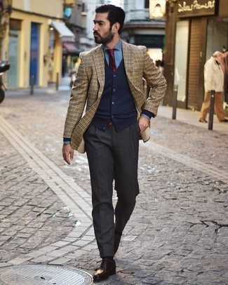 Tan Houndstooth Blazer Outfits For Men: For rugged sophistication with a fashionable spin, choose a tan houndstooth blazer and charcoal dress pants. Dark brown leather brogues integrate smoothly within a multitude of looks.