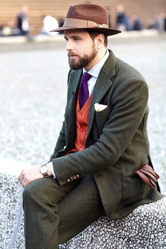 Dark Brown Wool Hat Outfits For Men: Uber stylish, this combination of an olive wool blazer and a dark brown wool hat provides with excellent styling opportunities.