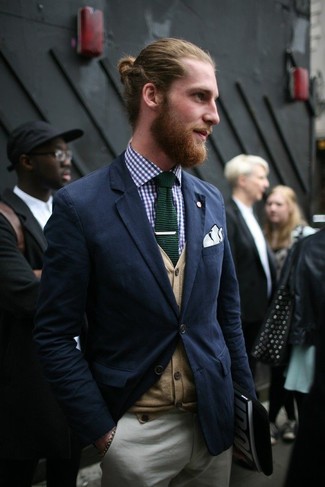 Olive Wool Tie Outfits For Men: A navy blazer looks especially polished when worn with an olive wool tie.