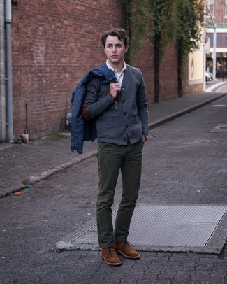 Charcoal Cardigan Outfits For Men: For stylish menswear style without the need to sacrifice on practicality, we turn to this combination of a charcoal cardigan and olive chinos. When not sure about what to wear when it comes to shoes, add dark brown suede desert boots to this ensemble.