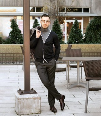 Grey Turtleneck Outfits For Men: This combo of a grey turtleneck and dark brown chinos is an interesting balance between fun and stylish. With shoes, go for something on the dressier end of the spectrum by wearing a pair of dark brown leather oxford shoes.