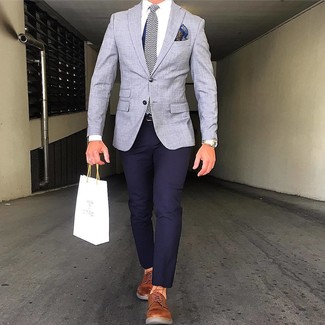 Navy Paisley Pocket Square Outfits: This edgy combo of a grey blazer and a navy paisley pocket square is very easy to pull together without a second thought, helping you look stylish and prepared for anything without spending a ton of time combing through your closet. For something more on the smart side to round off your outfit, add tobacco leather derby shoes to the mix.