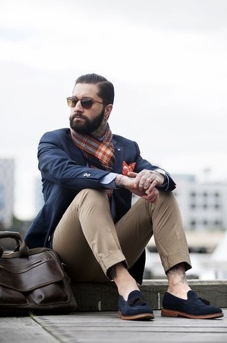 Navy Suede Tassel Loafers Outfits: Consider pairing a navy blazer with khaki chinos if you want to look stylish without making too much effort. If you feel like dressing up a bit, add a pair of navy suede tassel loafers to your outfit.