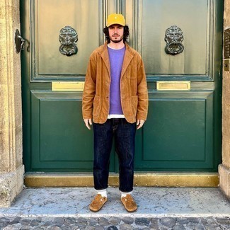 Mustard Baseball Cap Outfits For Men: Breathe a relaxed vibe into your current routine with a brown corduroy blazer and a mustard baseball cap. Finishing with a pair of brown suede loafers is the most effective way to add an extra dimension to this look.