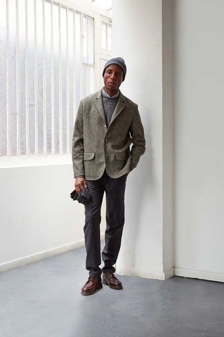 Olive Herringbone Wool Blazer Outfits For Men: Teaming an olive herringbone wool blazer with charcoal chinos is an on-point pick for a casually sleek look. For extra style points, complete this getup with a pair of dark brown leather derby shoes.