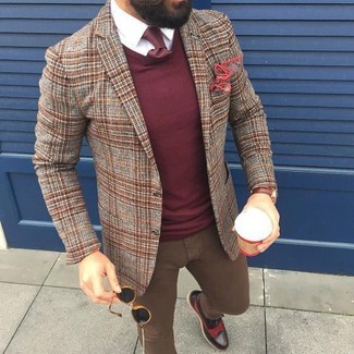 Brown Plaid Wool Blazer Outfits For Men: When the setting permits a casual getup, consider wearing a brown plaid wool blazer and brown skinny jeans. Change up your look with a more sophisticated kind of shoes, like these dark brown leather brogues.
