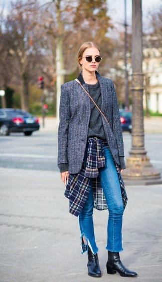 Charcoal Crew-neck Sweater Outfits For Women In Their 20s: This pairing of a charcoal crew-neck sweater and blue jeans is hard proof that a pared down casual look can still be really interesting. Black leather ankle boots are guaranteed to inject a dash of polish into your outfit.