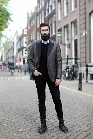 Grey Blazer Fall Outfits For Men: Marrying a grey blazer with black jeans is an on-point idea for an effortlessly stylish outfit. Black leather casual boots are a stylish companion for this outfit. This combo is a really wonderful idea, especially for autumn, when the temps are dipping.