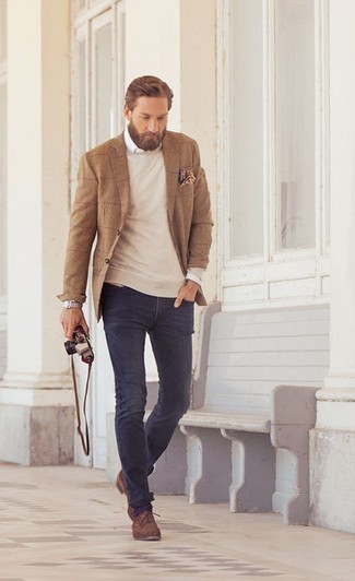 Dark Brown Suede Oxford Shoes Outfits: Marrying a tan check blazer with navy jeans is a good choice for an off-duty yet on-trend outfit. Go ahead and add a pair of dark brown suede oxford shoes to the equation for an added touch of style.