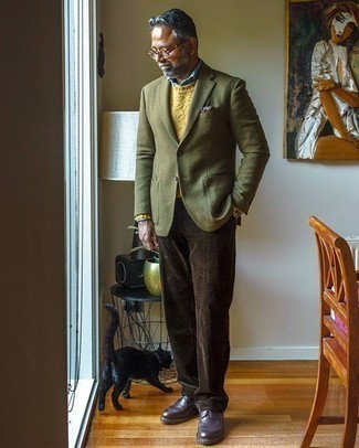 Dark Green Pocket Square Outfits: This urban combo of an olive wool blazer and a dark green pocket square is very easy to pull together in next to no time, helping you look seriously stylish and prepared for anything without spending too much time rummaging through your wardrobe. A pair of dark purple leather casual boots instantly lifts up the look.