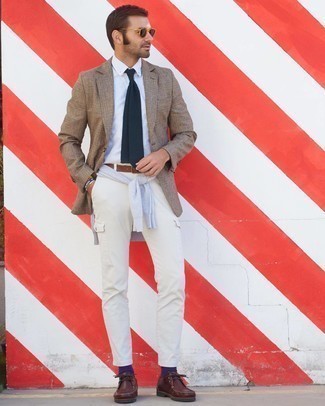 White Cargo Pants Outfits: Why not opt for a tan plaid blazer and white cargo pants? These two pieces are super practical and will look amazing worn together. A pair of burgundy leather desert boots is a winning footwear style here that's also full of character.