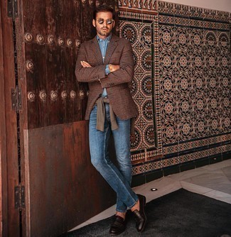 Brown Houndstooth Blazer Outfits For Men: A brown houndstooth blazer and blue jeans paired together are a sartorial dream for gentlemen who prefer casual combos. Dark brown leather loafers will immediately smarten up even the most basic look.