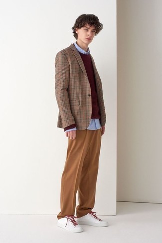 Tan Houndstooth Blazer Outfits For Men: For a look that's truly gasp-worthy, wear a tan houndstooth blazer with khaki chinos. Add a carefree feel to your look by rounding off with white leather low top sneakers.