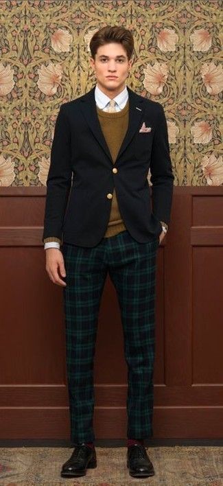Dark Green Plaid Chinos Outfits: Get into dandy mode in a black blazer and dark green plaid chinos. Introduce dark brown leather brogues to this look to spice things up.