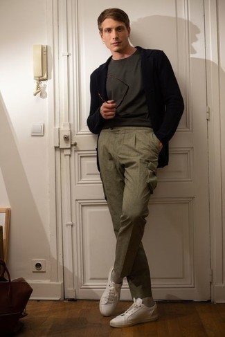 Dark Green Crew-neck T-shirt Outfits For Men: Try teaming a dark green crew-neck t-shirt with olive cargo pants if you seek to look casually stylish without making too much effort. White canvas low top sneakers are a savvy pick to finish off this ensemble.