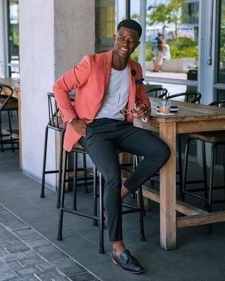 Hot Pink Blazer Outfits For Men: The formula for casually smart menswear style? A hot pink blazer with black chinos. Take this ensemble in a dressier direction with black leather tassel loafers.