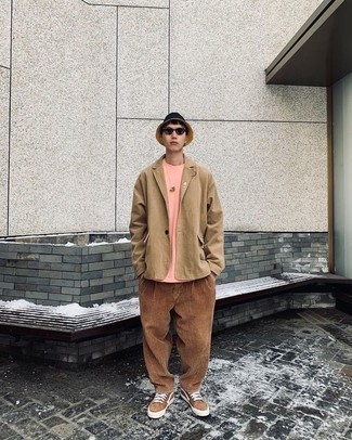 Bucket Hat Outfits For Men: For a look that brings functionality and style, consider pairing a tan cotton blazer with a bucket hat. Wondering how to round off your look? Wear a pair of brown suede low top sneakers to amp it up a notch.