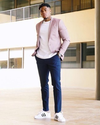White and Black Leather Low Top Sneakers Outfits For Men: The combo of a pink blazer and navy chinos makes this a really well-executed look. For a more casual feel, why not add a pair of white and black leather low top sneakers?