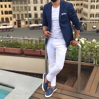 Navy Leather Loafers Outfits For Men: Putting together a navy blazer and white chinos is a guaranteed way to infuse manly elegance into your closet. Rounding off with a pair of navy leather loafers is a simple way to introduce some extra zing to your look.