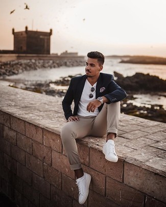 Navy Blazer Casual Outfits For Men: A navy blazer and beige chinos: here it is, the outfit of your stylish-versatility dreams. And if you need to effortlessly tone down your look with a pair of shoes, why not add white canvas low top sneakers to this ensemble?
