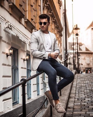 Grey Beaded Bracelet Outfits For Men: To create a relaxed outfit with an edgy take, you can easily wear a grey blazer and a grey beaded bracelet. Throw in a pair of tan suede derby shoes to effortlessly bump up the classy factor of any getup.