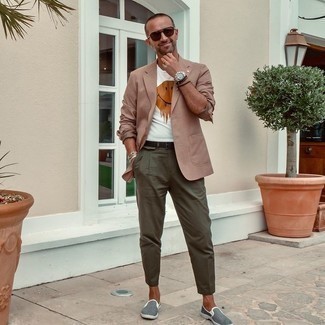 Olive Chinos Outfits: Combining a tan blazer and olive chinos is a fail-safe way to inject your styling rotation with some relaxed sophistication. If you want to break out of the mold a little, complement this outfit with charcoal vertical striped canvas slip-on sneakers.
