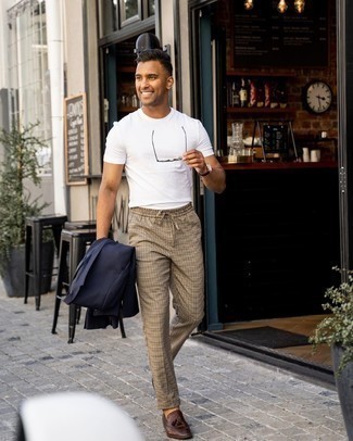 Khaki Check Chinos Outfits: A classic and casual combo of a navy blazer and khaki check chinos can keep its relevance in a myriad of circumstances. Clueless about how to complement your outfit? Rock a pair of dark brown leather tassel loafers to dress it up.