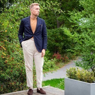 Beige Socks Outfits For Men: A navy blazer and beige socks are a cool look worth incorporating into your day-to-day casual repertoire. Inject this outfit with a sense of refinement by finishing with a pair of dark brown suede loafers.