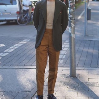 Dark Green Blazer Outfits For Men: Indisputable proof that a dark green blazer and tobacco dress pants look amazing together in a polished getup for today's gent. Let your styling expertise really shine by finishing this ensemble with dark brown leather loafers.