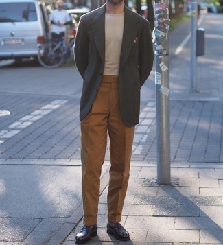 Olive Blazer Outfits For Men: Put the sartorial beast mode on in an olive blazer and tobacco dress pants. For maximum style effect, complete this look with a pair of dark brown leather loafers.
