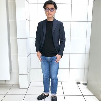 Navy Blazer Warm Weather Outfits For Men: When the dress code calls for an effortlessly sleek getup, you can wear a navy blazer and blue jeans. And if you need to effortlessly perk up your ensemble with a pair of shoes, complement this ensemble with black leather loafers.