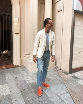 Mustard Leather Loafers Outfits For Men: You'll be amazed at how easy it is for any gentleman to get dressed this way. Just a white linen blazer and light blue jeans. Finishing off with a pair of mustard leather loafers is an effective way to add a bit of zing to your outfit.