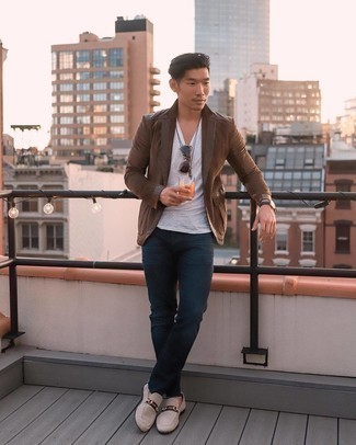Brown Suede Blazer Outfits For Men: A brown suede blazer and navy jeans are among the crucial items in any gentleman's classic and casual closet. And if you need to immediately up the ante of your getup with footwear, why not add a pair of beige suede loafers to the equation?