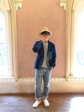 Beige Straw Bucket Hat Outfits For Men: This combination of a navy patchwork blazer and a beige straw bucket hat epitomizes laid-back cool and comfortable menswear style. Kick up the classiness of this look a bit by finishing with white canvas slip-on sneakers.