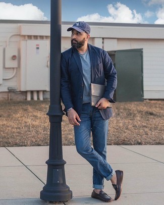 Driving Shoes Outfits For Men: This pairing of a navy blazer and navy jeans is a real lifesaver when you need to look casually classic but have no extra time. Make this outfit more practical by finishing off with driving shoes.