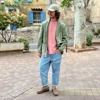 Green Baseball Cap Outfits For Men: Exhibit your prowess in men's fashion by combining a mint cotton blazer and a green baseball cap for an edgy look. Put a different spin on your outfit by rocking brown suede loafers.
