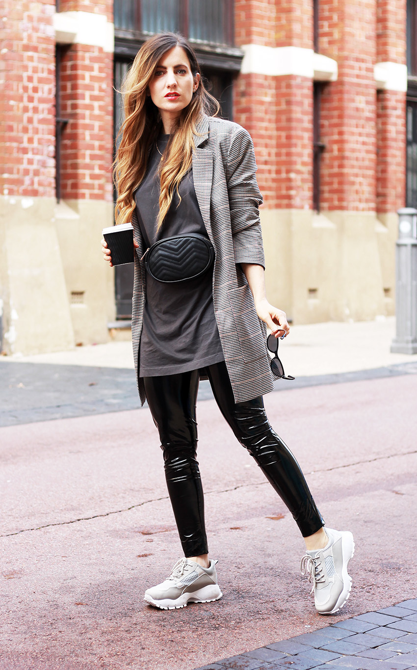 AN ALL BLACK OUTFIT: BLAZER AND FAUX LEATHER JEANS - Petite Side of Style
