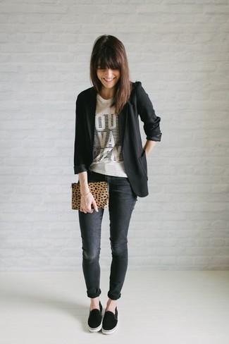 Black Slip-on Sneakers Outfits For Women: This off-duty pairing of a black blazer and charcoal skinny jeans takes on different forms according to the way it's styled. Rounding off with a pair of black slip-on sneakers is an easy way to infuse a playful feel into this getup.