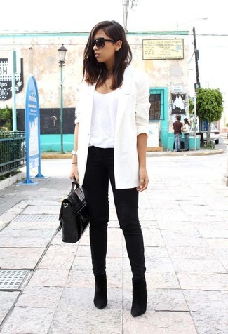 A white blazer and black skinny jeans? It's easily a wearable getup that you could wear a variation of on a daily basis. Black suede ankle boots are a simple way to power up this getup.