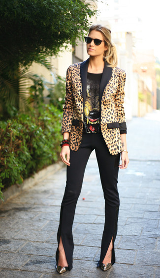 Red Bracelet Outfits: Reach for a tan leopard blazer and a red bracelet for a look that's both stylish and casual. Balance out your ensemble with a more elegant kind of shoes, such as this pair of gold leather pumps.