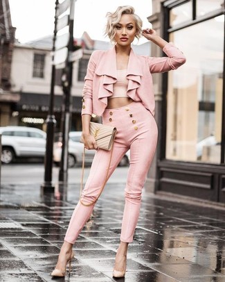 Hot Pink Blazer Outfits For Women: If you love classic combinations, then you'll like this pairing of a hot pink blazer and pink skinny pants. For maximum fashion effect, complement your ensemble with a pair of beige leather pumps.