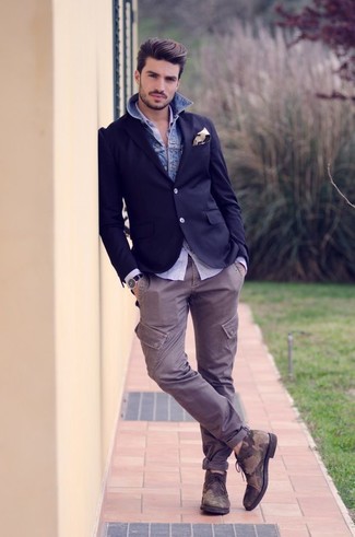 For something more on the cool and laid-back end, try this combo of a navy blazer and grey cargo pants. Dark brown camouflage leather desert boots integrate smoothly within plenty of getups.