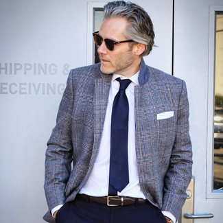 Charcoal Plaid Blazer Outfits For Men: A charcoal plaid blazer and navy dress pants are a great combo that will get you the proper amount of attention.