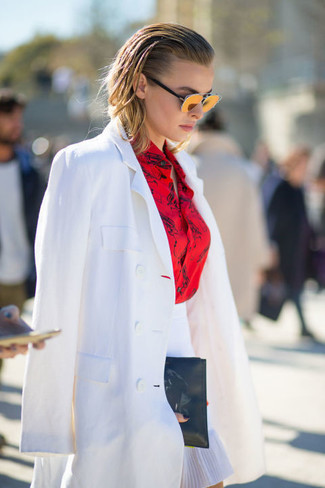 Orange Sunglasses Outfits For Women: Busy off-duty days call for a pared down yet absolutely chic ensemble, such as a white blazer and orange sunglasses.