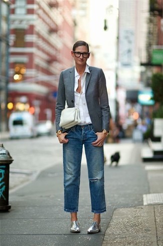 Oxford Shoes Outfits For Women After 40: A charcoal blazer and blue ripped boyfriend jeans are chic items, without which no casual wardrobe would be complete. Finishing off with oxford shoes is a surefire way to inject a dose of polish into your ensemble.